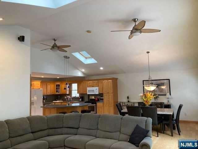 Photo - 598 Saddle River Rd