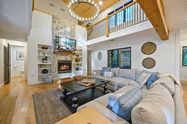 Photo - 47 White Pne Rd Unit SI ID1466131P