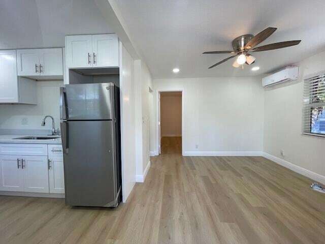 Photo - 302 N Tamarind Ave