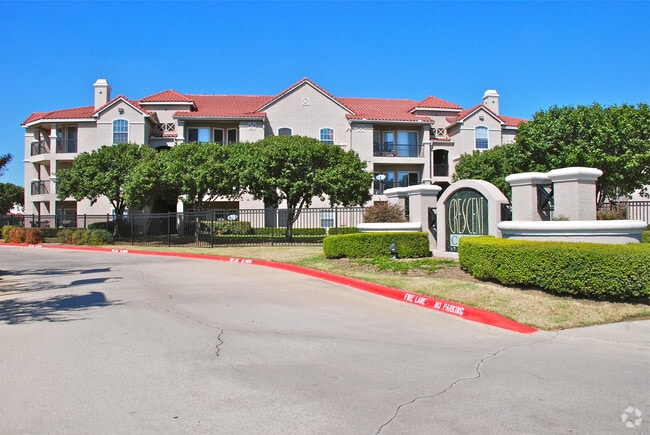 Building Photo - Crescent Cove At Lakepointe