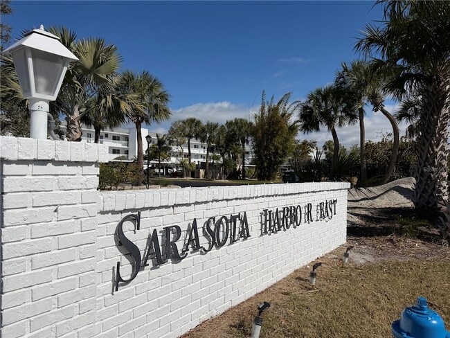 Building Photo - 775 John Ringling Blvd Unit 24