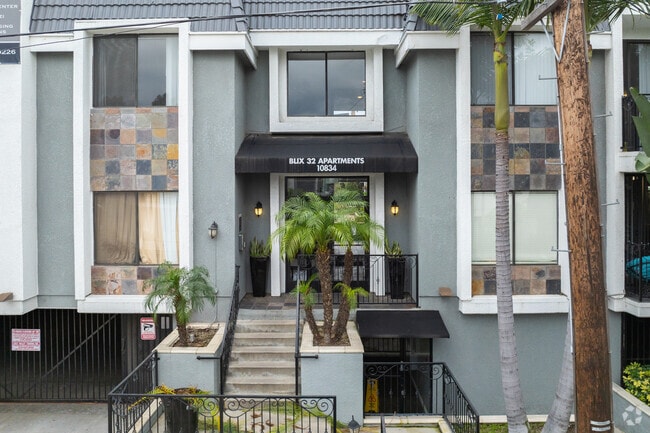 Entrance - Blix32 Apartments