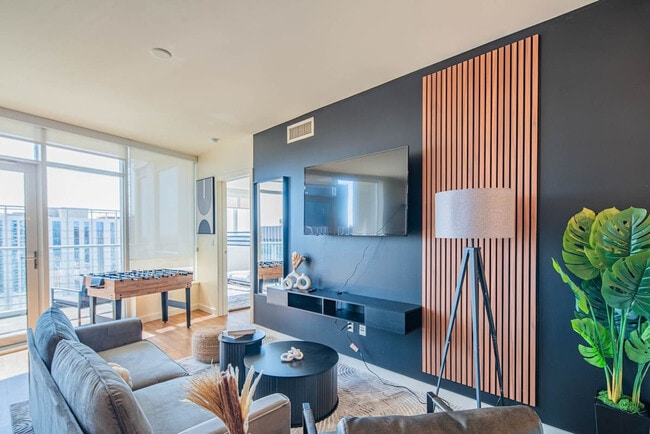 Building Photo - 44 W Monroe St Unit ID1263177P