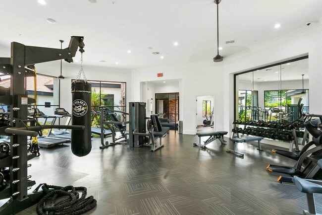 24/7 Fitness Center - SolVida Central