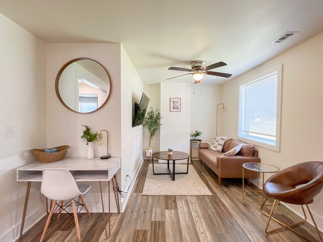 Building Photo - 402 Cedar Lane Rd Unit ID1234777P