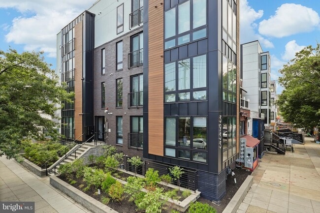 Building Photo - 3933 14th St NW Unit 2