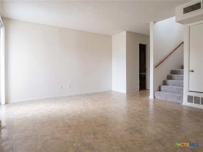 Photo - 2210 Cascade Dr