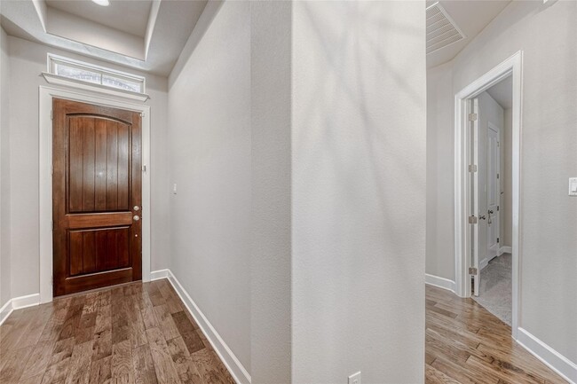 Photo - 112 Lockhart Lp