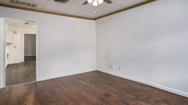 Photo - 1111 St Edwards St