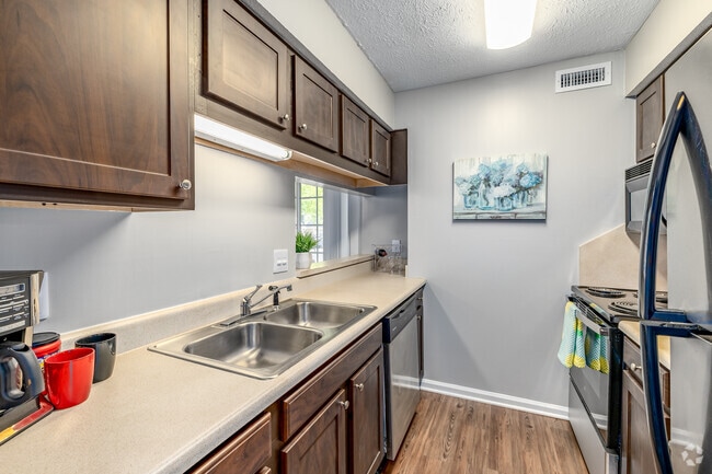 Cambridge 2BR, 2BA - 1,031SF - Kitchen - Atrium- Students save up to 10%!