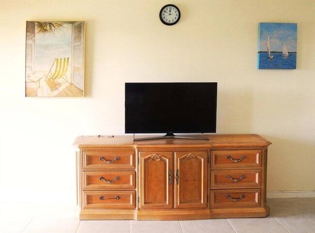 Photo - 135 Salisbury F Unit 135