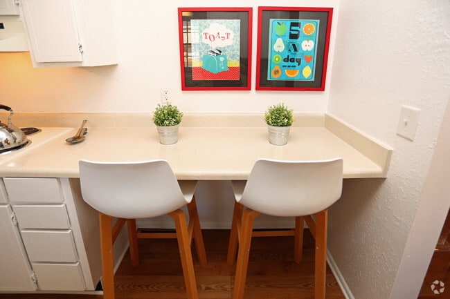 2BR-2BA 1200SF - Woodland Village Apartments