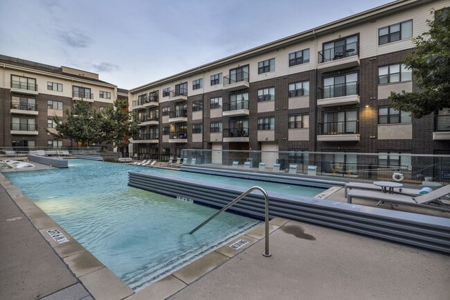 Axis 3700 Apartments in Plano, Texas - Markethaus 3700