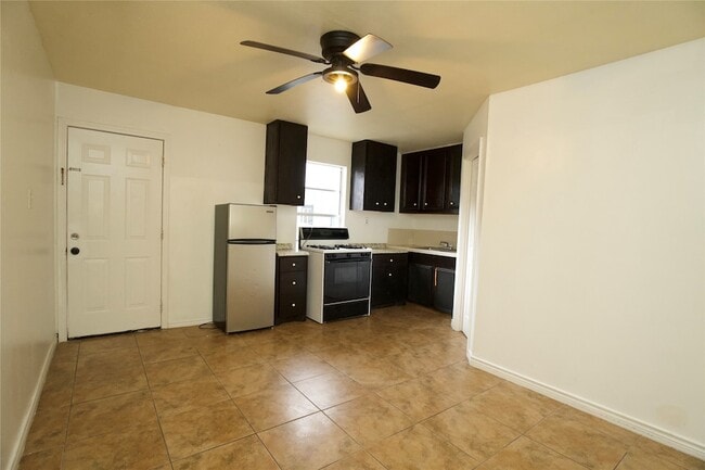 Photo - 6741 Ave E