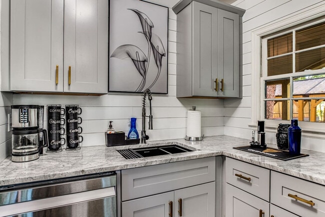 Photo - 521 Allen Rd NE Unit SI ID1523266P