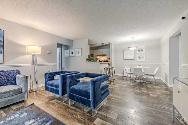 2BR, 2BA - 1152SF - The Park at London