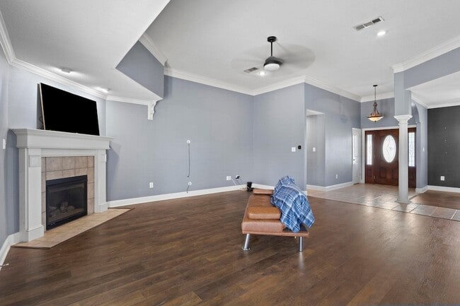 Photo - 685 Winchester Dr