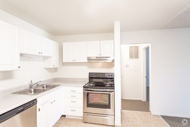 1BR, 1BA - 640 SF - Lincoln Garden Apartments