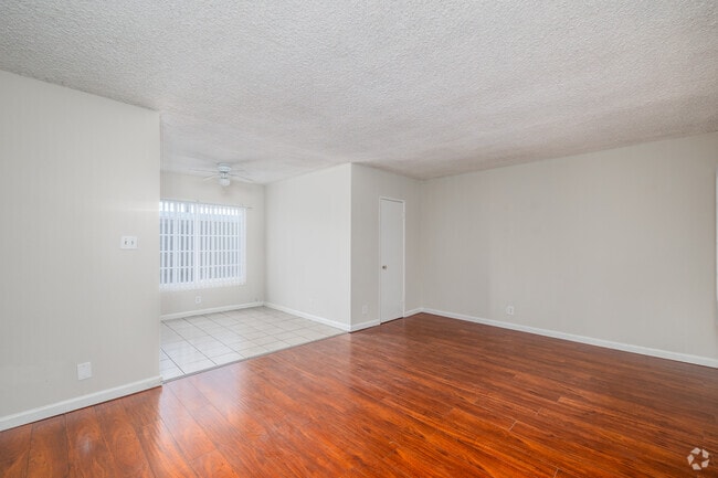 1BR, 1BA - 730SF - Living Room - 19248 Bryant St
