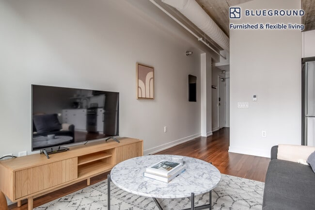 Photo - 676 N La Salle Dr Unit FL3-ID899