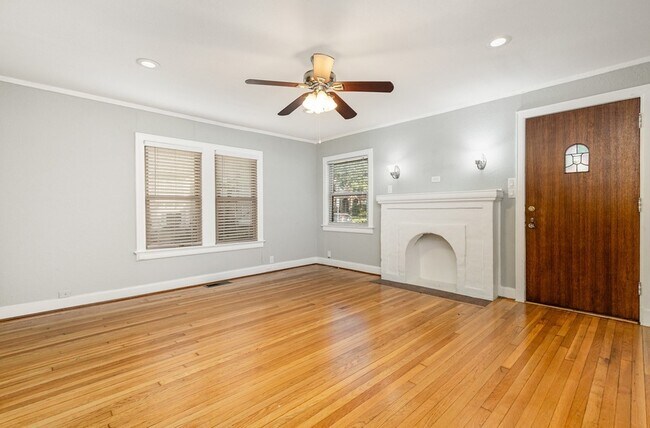 Photo - 5924 La Vista Dr