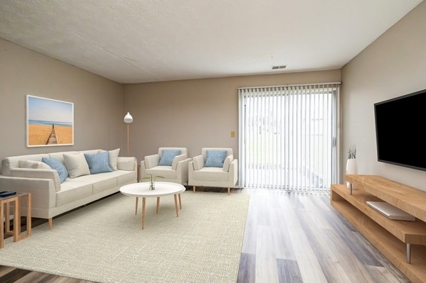 Living Area-Renovated - Chandler Commons Apartments