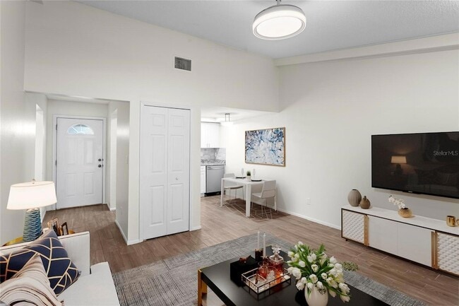 Photo - 13046 Leverington St