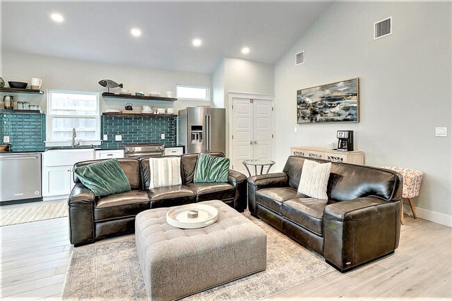 Building Photo - 224 E Oaks Ave Unit SI ID1023164P