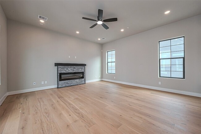 Photo - 1222 W 24th St