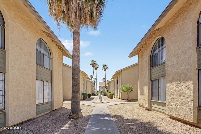 Building Photo - 5236 W Peoria Ave Unit 127
