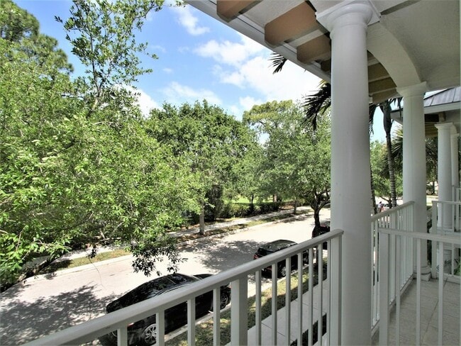 Photo - 1562 Grande Cull Way