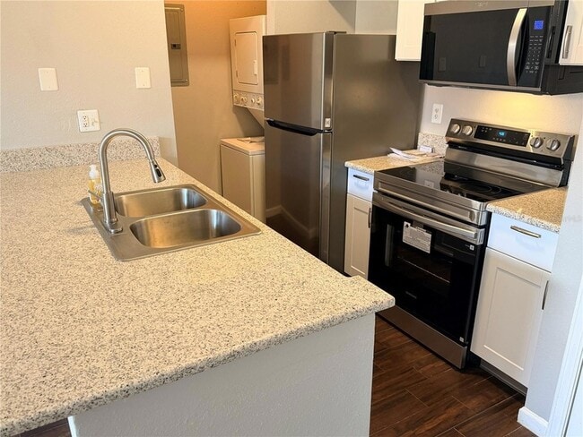 Building Photo - 10764 70th Ave N Unit 6202