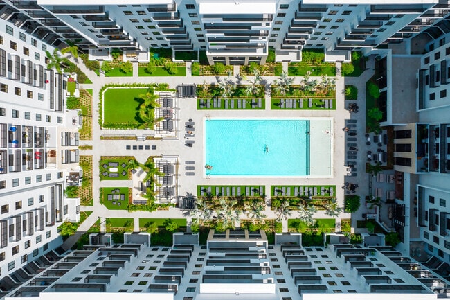 Photo - Biscayne 112