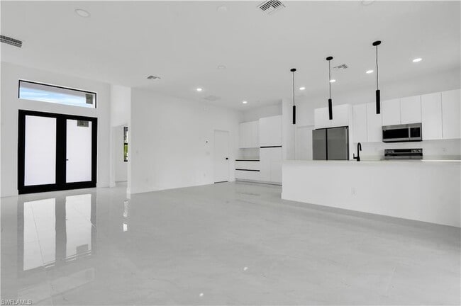 Photo - 2700 42nd St W