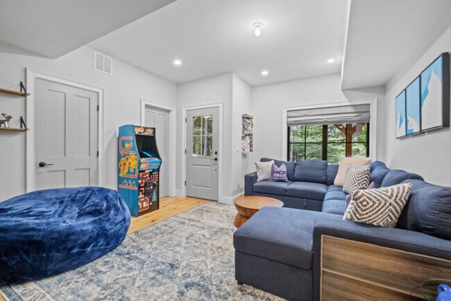 Photo - 108 Crooked Mountain Rd Unit SI FL3-ID1571365P