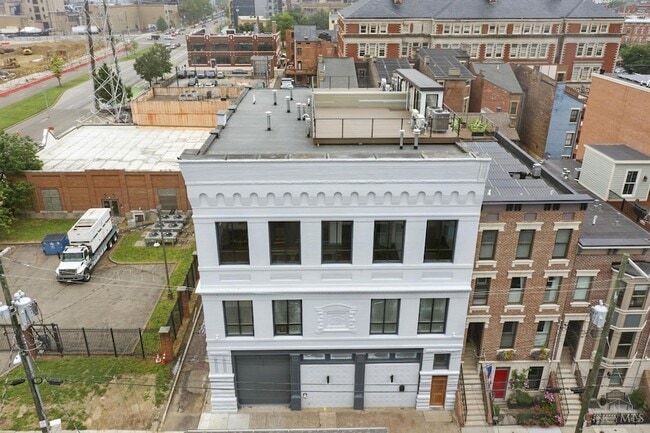 Photo - 222 W 15th St