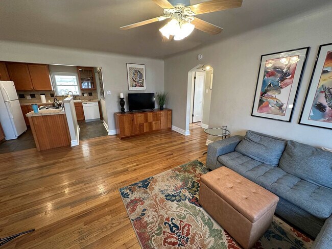 Photo - 2933 Ivanhoe St Unit ID1357994P