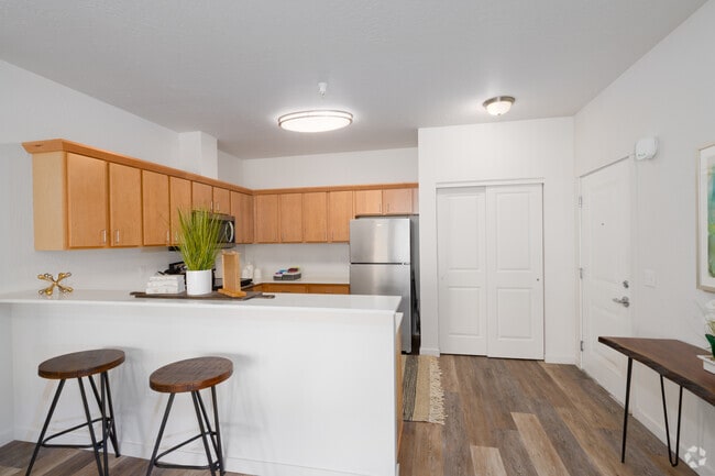 2BR, 2BA - 1065SF - Kitchen - The Northern at Coeur d'Alene Place