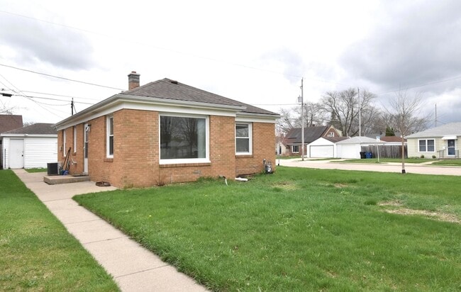 Photo - 3115 Lasalle St