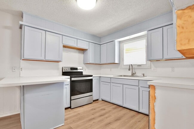 Photo - 4818 73rd St