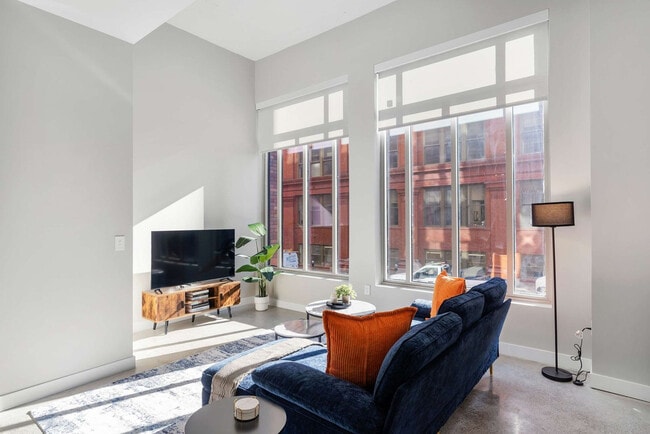 Photo - 205 W 4th St Unit SI ID1465694P