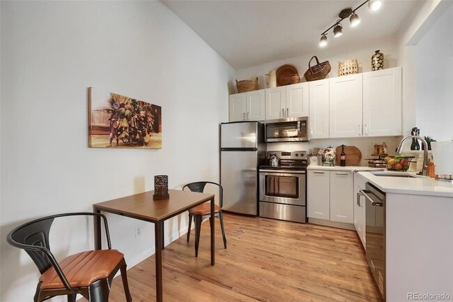 Photo - 1425 N Washington St Unit 302