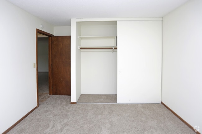 2BR, 1BA - 900 SF - Heritage Manor Apartments