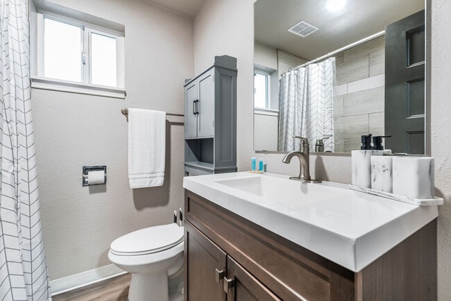 Photo - 1818 Court F Unit ID1045871P