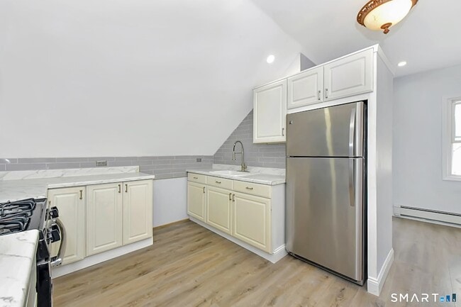 Photo - 463 Wilmot Ave