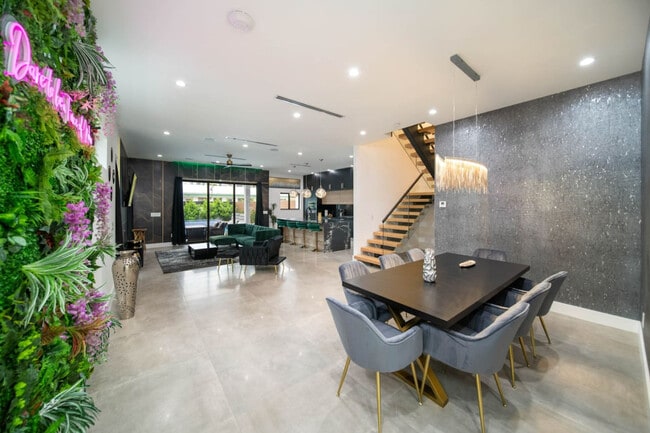 Photo - 547 NE 16th Ave Unit ID1369653P