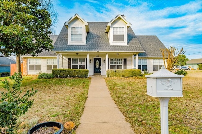 Building Photo - 1306 Lakeside Dr