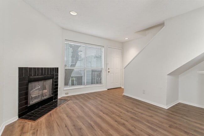 Photo - 1901 N Fitzhugh Ave Unit 19B