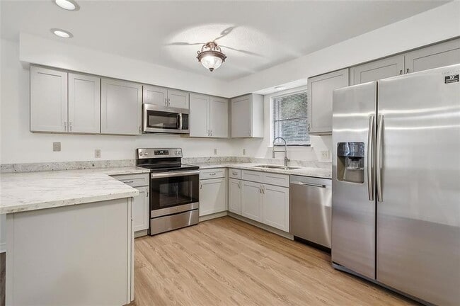 Photo - 304 Teal Ct