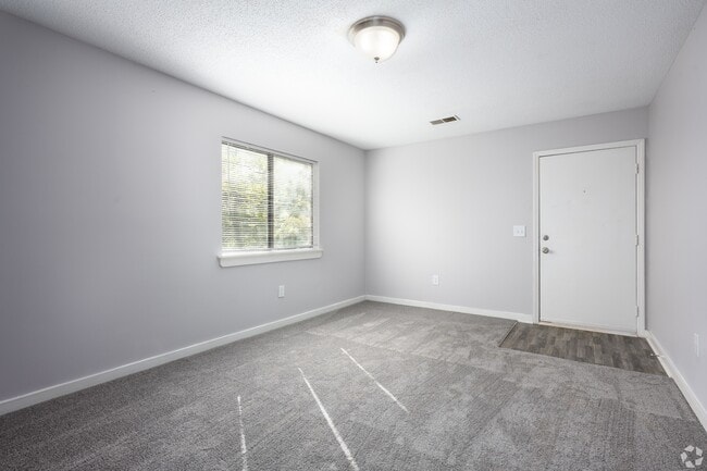 Living Area - Glennwood Apartments